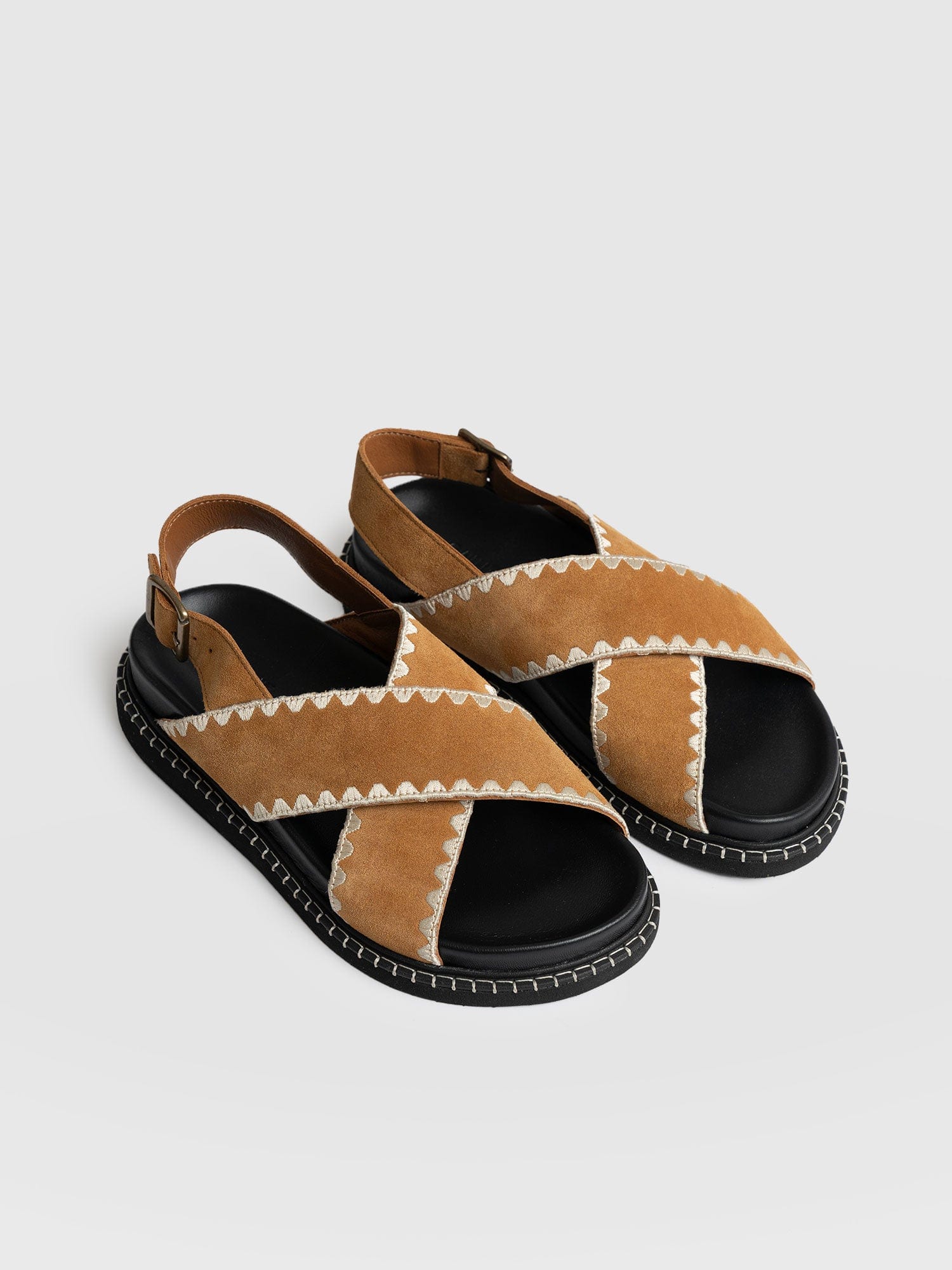 Bonnie Cross Over Sandals - Tan - Women's Shoes | Saint + Sofia® EU